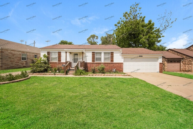 Photo - 201 Oak St House
