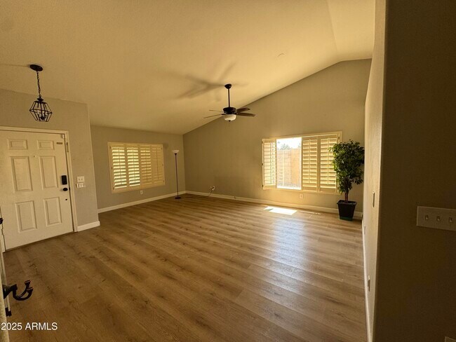 Foto del edificio - 920 N Quartz St