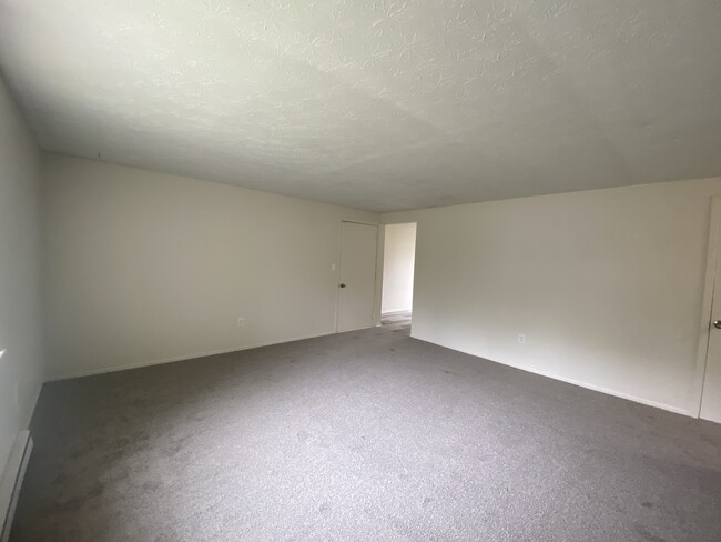Building Photo - 6733 Creekside Dr