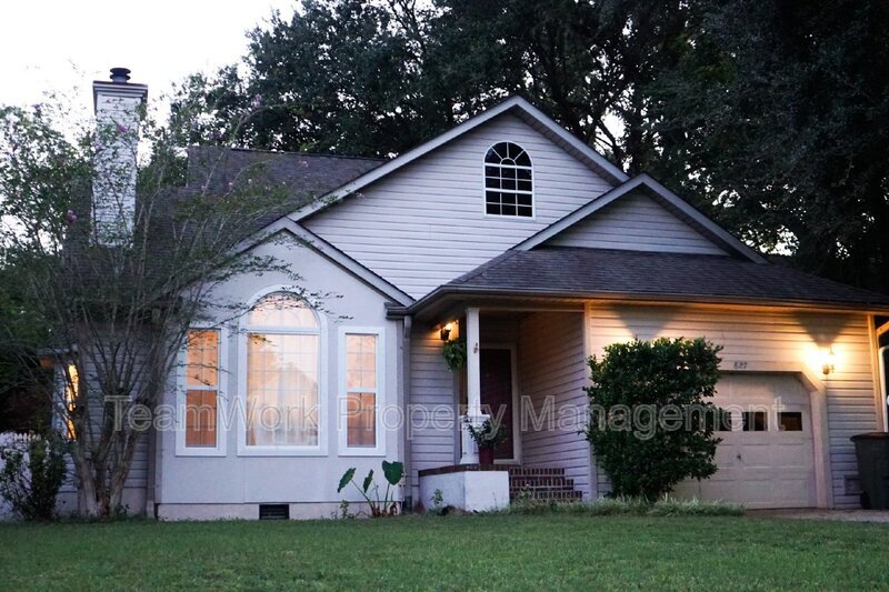 Foto principal - 827 Harbor Pl Dr