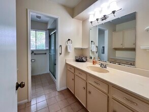 Building Photo - 401 Rolling Hills Dr W