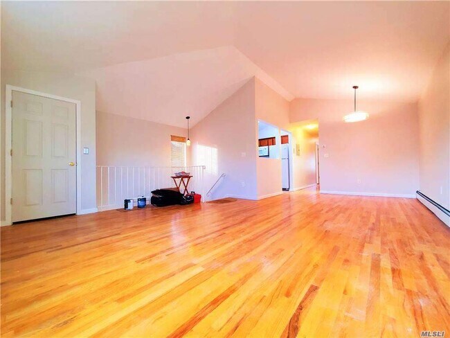 Foto del edificio - 93-15-93-90 90th Ave