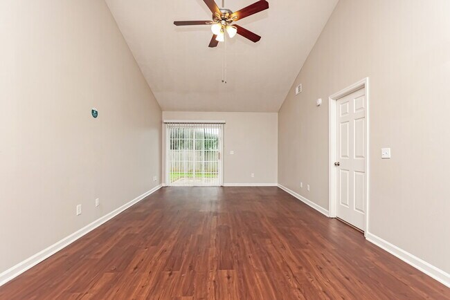 Building Photo - 605 Freedom Ct