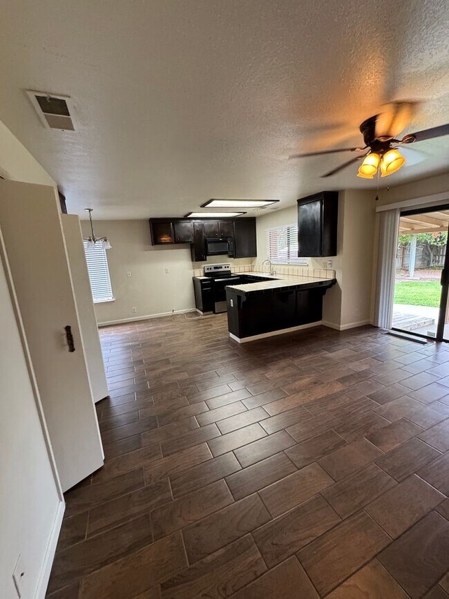 Building Photo - 1107 Wimbledon Dr