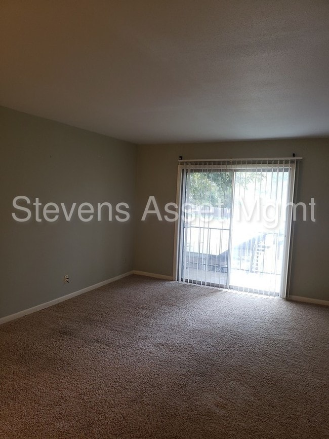Building Photo - *REDUCED *ADORABLE 1/1 CONDO FAIRFIELD OAKS*