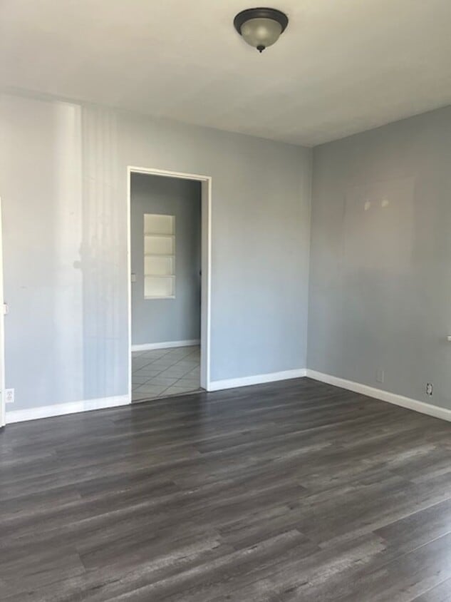 Building Photo - 6415 S Van Ness Ave