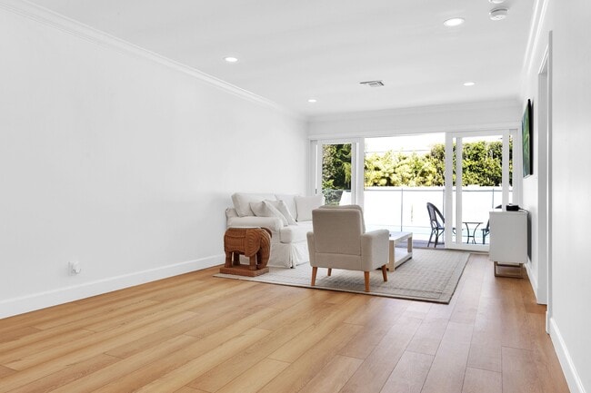 Building Photo - 211 Miraflores Dr