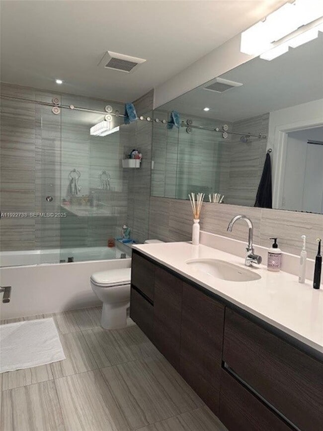 Foto del edificio - 301 Altara Ave