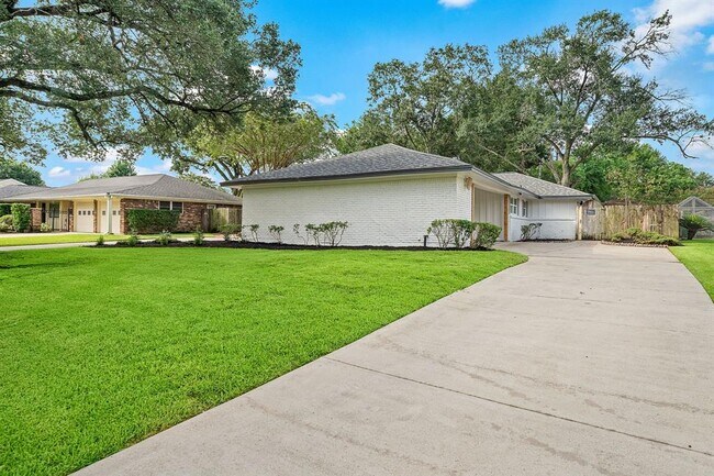 Foto del edificio - 5123 Willowbend Blvd
