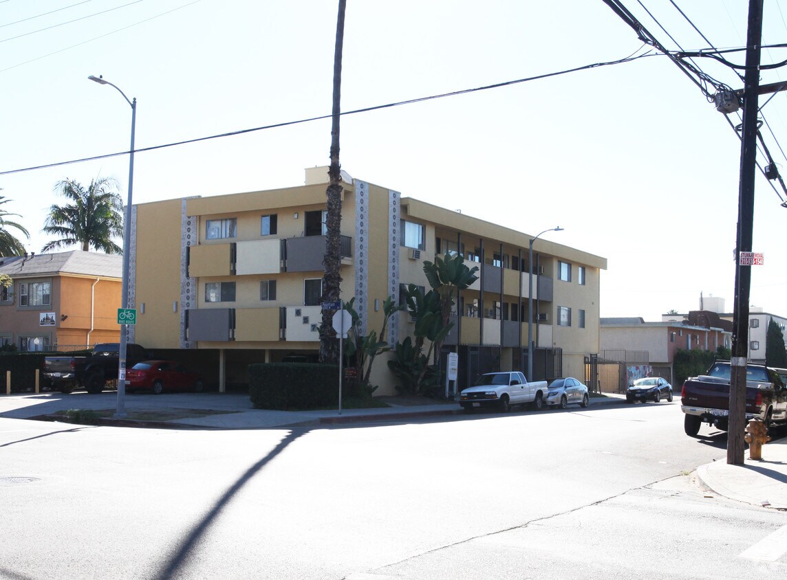 Building Photo - 6574 W Fountain Ave