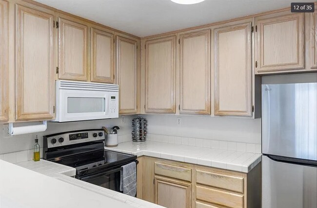 Foto del edificio - 2 Bedroom 2 Bath Condo in Gated Community ...