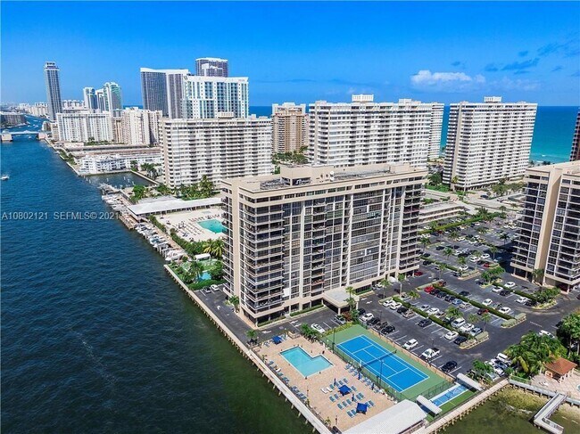 Foto del edificio - 2049 S Ocean Dr