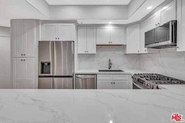 Foto del edificio - 4477 Woodman Ave