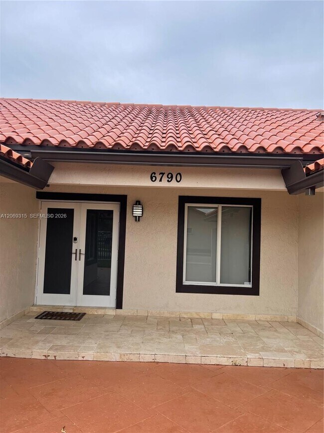 Foto del edificio - 6790 SW 105th Ave