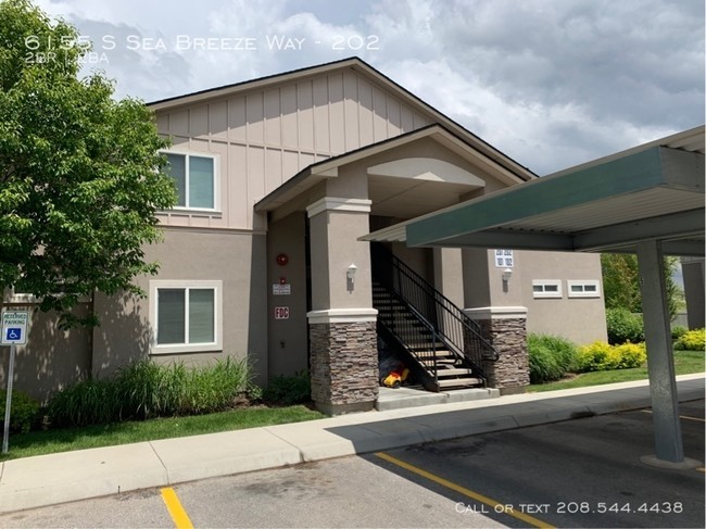 Building Photo - 6155 S Sea Breeze Way #202