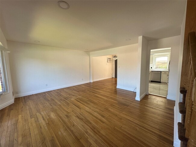 Building Photo - 14 Somers Ln