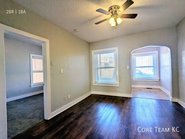 Building Photo - First Floor 2 Bedroom in Strawberry Hill
