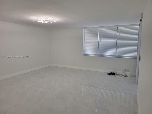 Foto del edificio - 20381 NE 30th Ave
