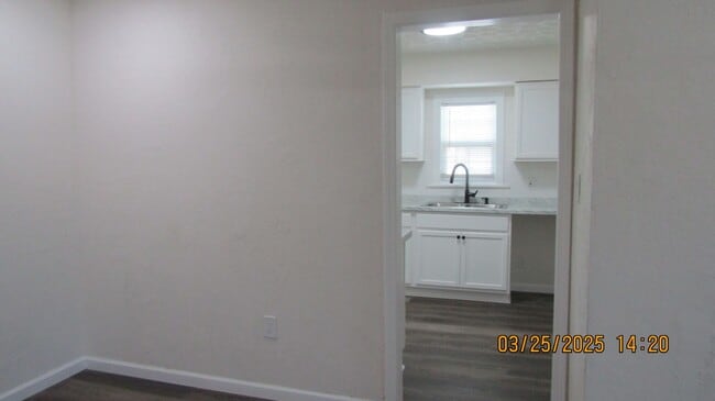Building Photo - New Listing! Newly renovated! Pet Friendly