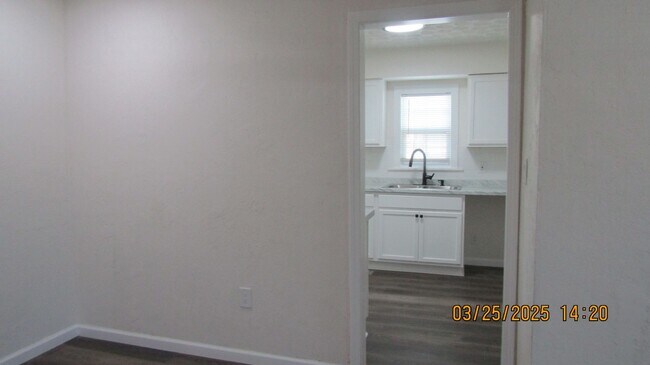 Foto del edificio - New Listing! Newly renovated! Pet Friendly