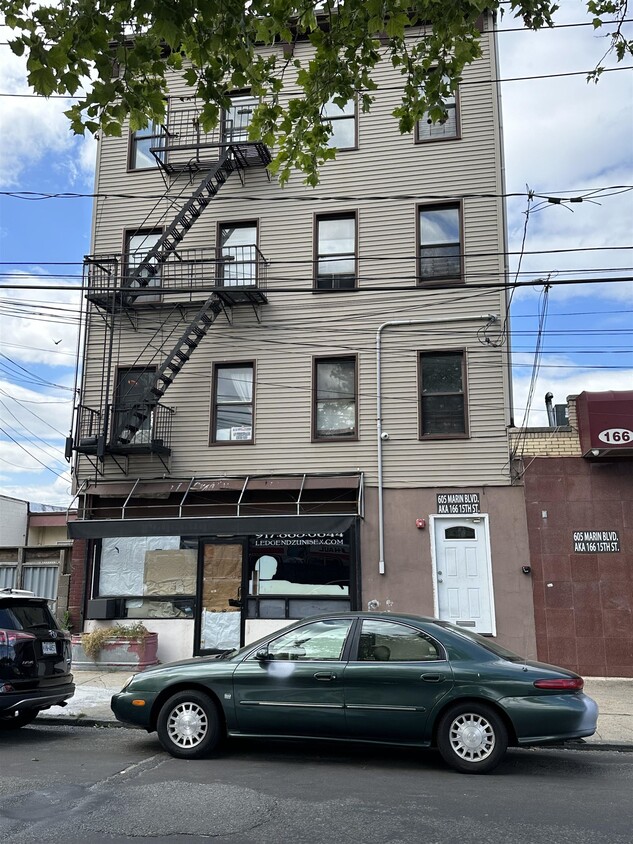 Primary Photo - 166 15th St