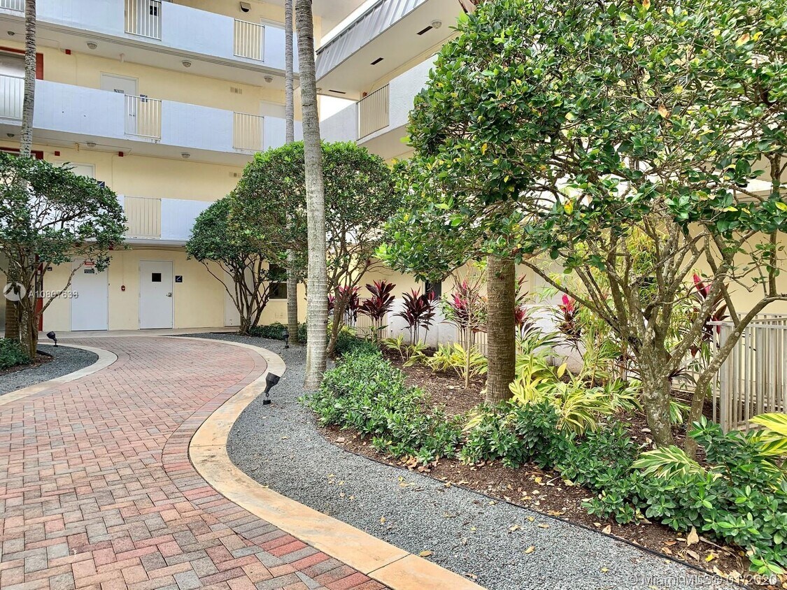 8950 SW 69th Ct Unit 413, Pinecrest, FL 33156 Condo for Rent in