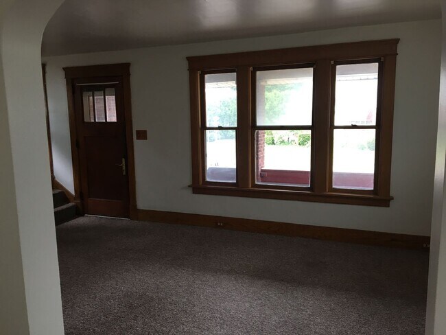 Foto del edificio - Awesome 3 BR 1 Bath Home with off street p...