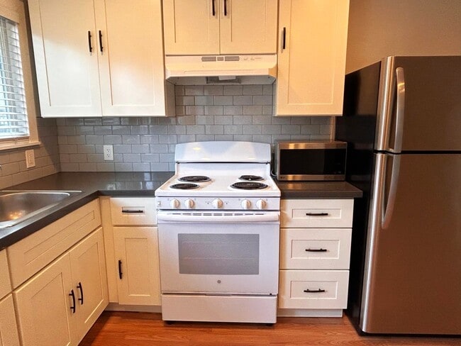 Foto del edificio - 5029 Barrett Ave