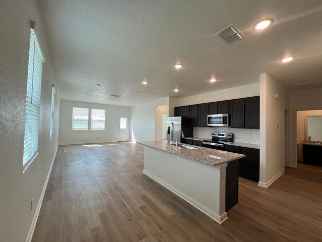 Building Photo - Gorgeous Single Story 3/2- Hannah Heights-...
