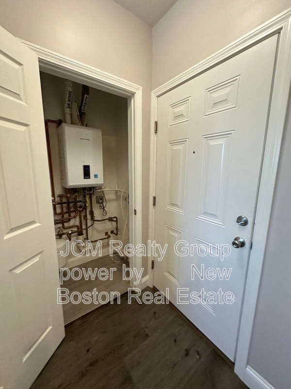 Building Photo - 191 N Common St