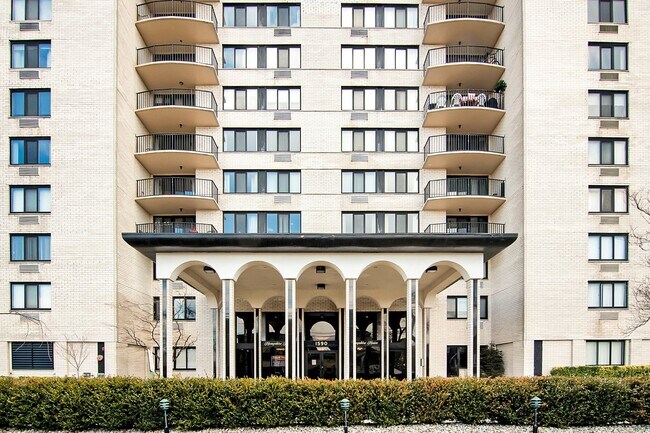 Building Photo - 1590 Anderson Ave