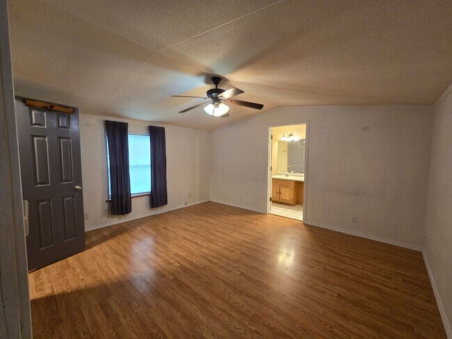 Foto del edificio - Mobile Home on Bonanza Avenue