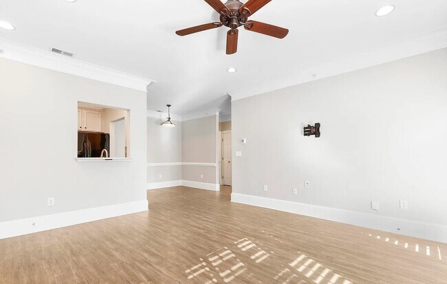 Foto del edificio - Spacious One-Bedroom in Prime Location