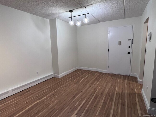 Foto del edificio - 560 Halstead Ave