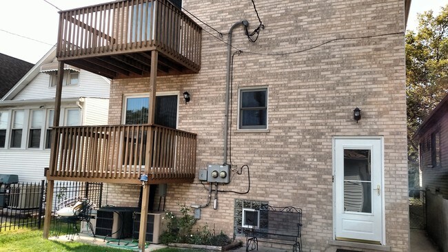 Photo - 5473 N Parkside Ave Apartments
