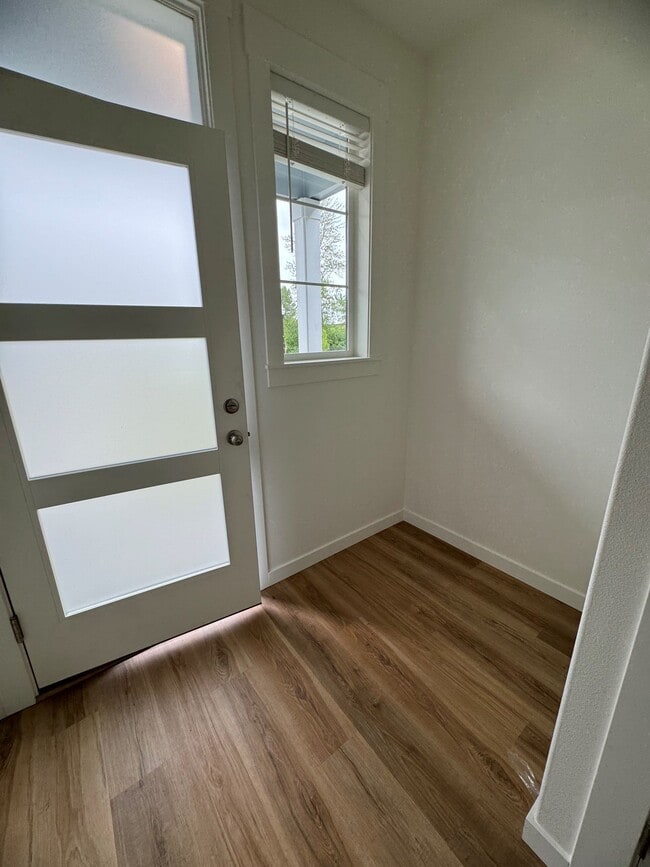 Foto del edificio - 6926 N Madison Cir