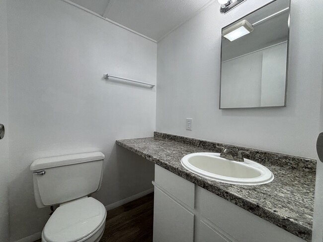 Building Photo - 883 Moccasin Ln