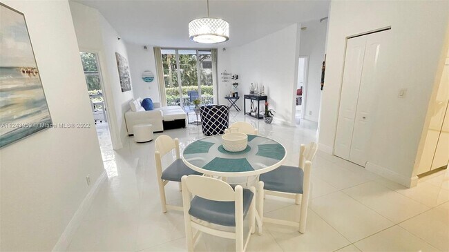 Building Photo - 3600 Mystic Pointe Dr