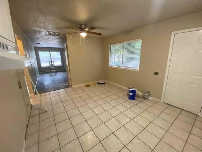Foto del edificio - 1412 Oakwood Dr