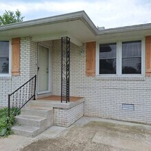 Building Photo - 418 Sam Houston Dr