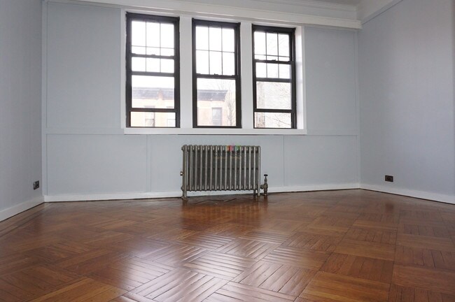 Building Photo - 314 7th St