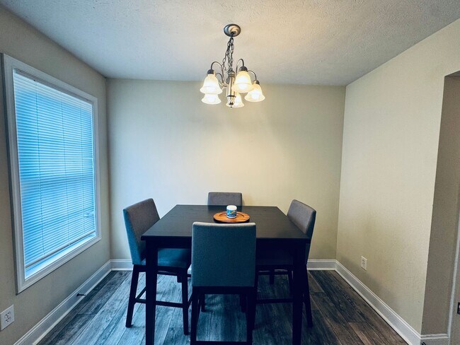 Building Photo - Sterling Park Townhome