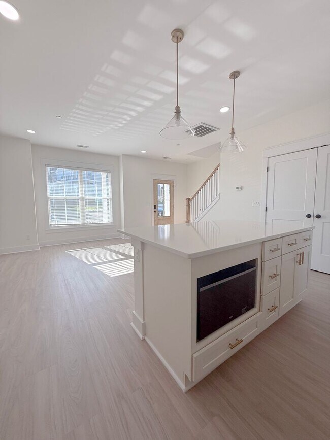 Building Photo - 2-Bedroom with Flex Room, Pool, and Pickleball Court in Cookeville