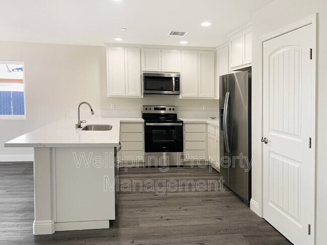 Building Photo - 1217 Sims St