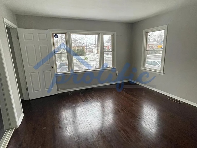 Building Photo - 712 W 19th Ave