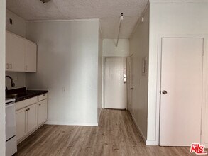 Building Photo - 920 S Hobart Blvd