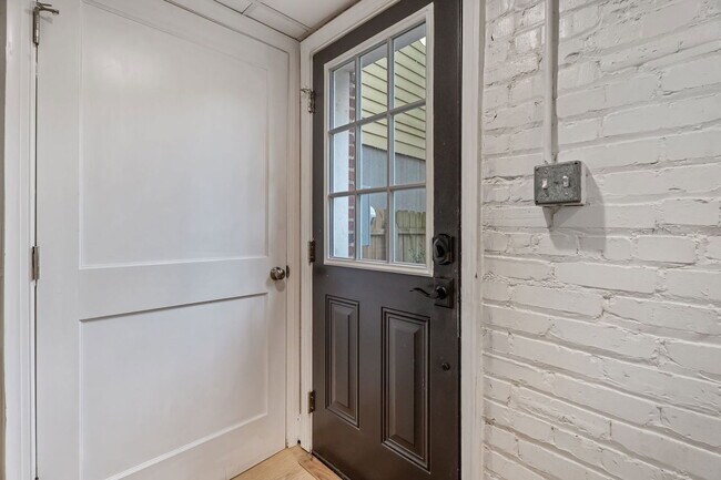 Building Photo - 3406 E Broad St