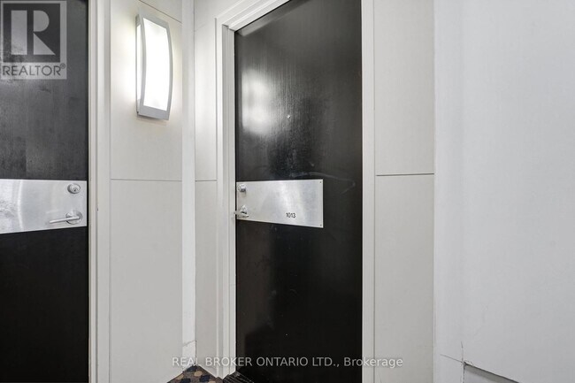 Photo du bâtiment - 18 Yonge St