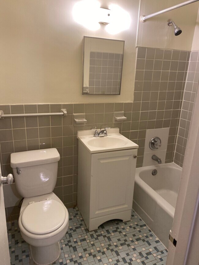 Bathroom - 1111 Arlington Blvd