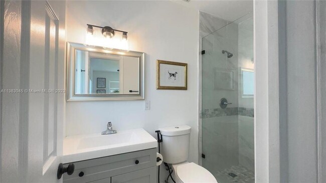 Building Photo - 3 bedroom in Miami FL 33179